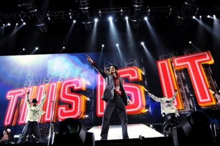 michael-jackson-this-is-it-movie-trailer-450x300